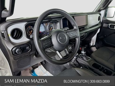 Used 2024 Jeep Gladiator Sport image 12