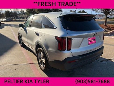 Used 2021 Kia Sorento LX image 9