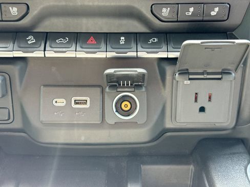 Used 2022 GMC Sierra 1500 AT4 w/ AT4 Preferred Package AWD/4WD image 39