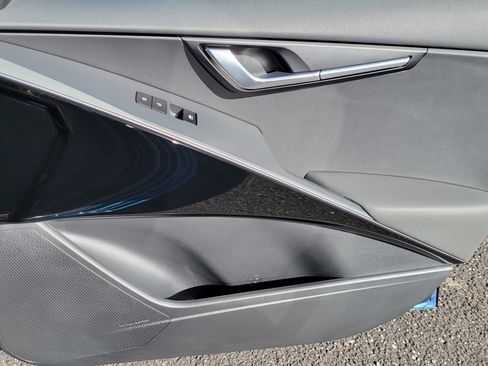 Used 2023 Kia Niro SX Touring image 17