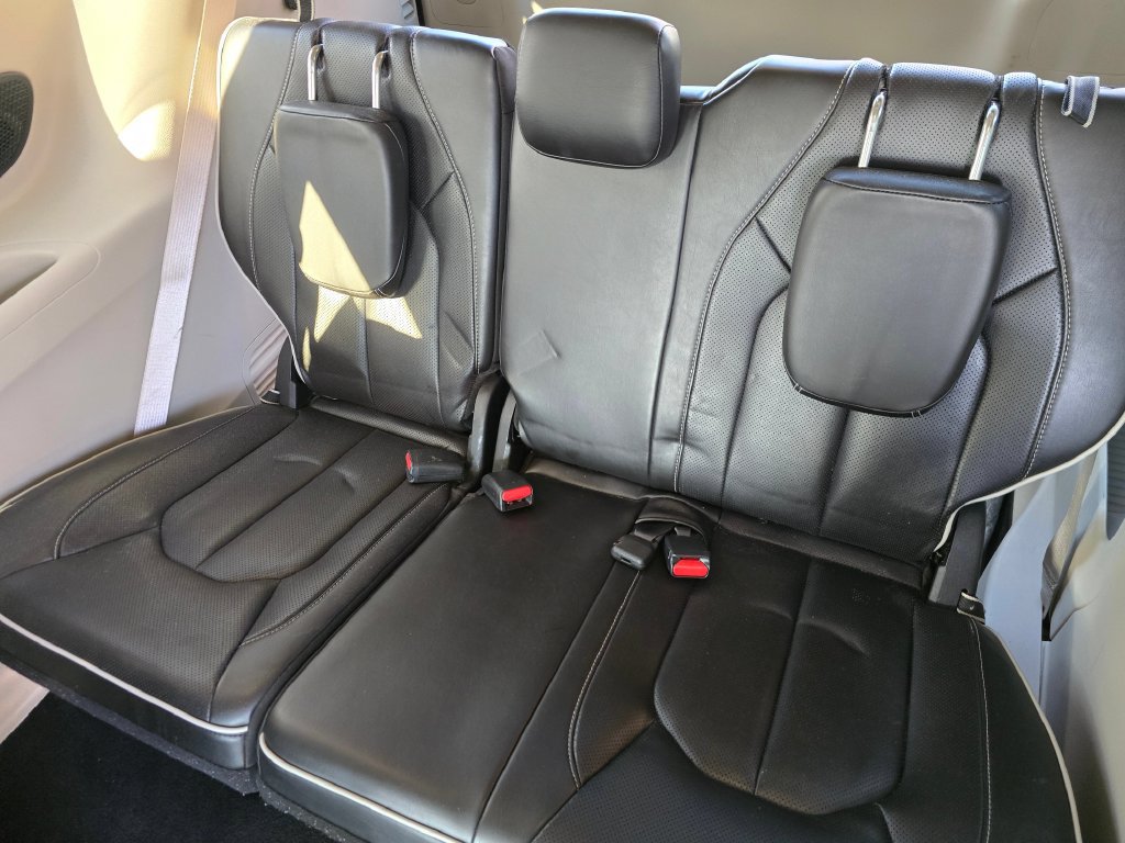 Used 2023 Chrysler Pacifica Limited FWD image 20