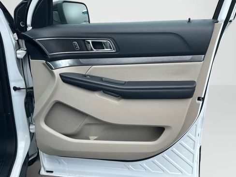 Used 2019 Ford Explorer XLT w/ Equipment Group 202A AWD/4WD image 21