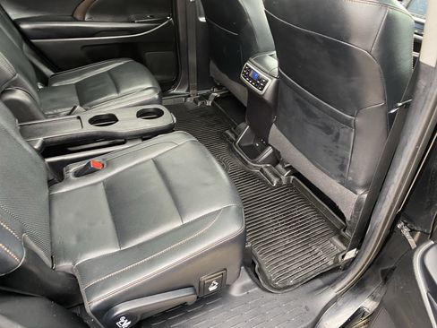 Used 2019 Toyota Highlander Limited Platinum image 8