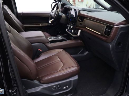 Certified 2024 Ford Expedition Limited image 35