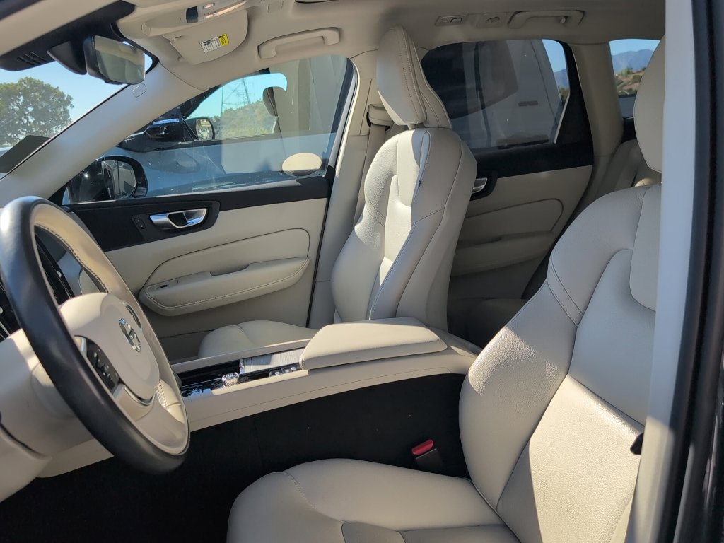 Used 2024 Volvo XC60 B5 Plus AWD/4WD image 8