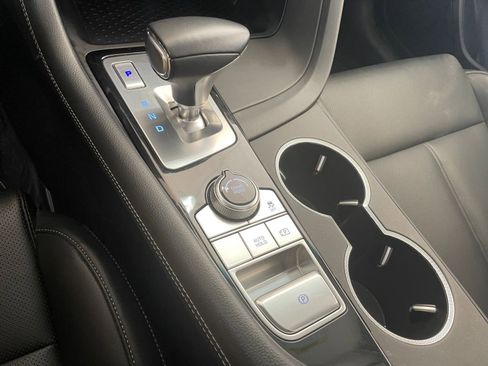 Used 2025 Genesis G70 2.5T image 42