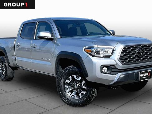 Used 2022 Toyota Tacoma TRD Off-Road w/ Technology Package AWD/4WD image 3