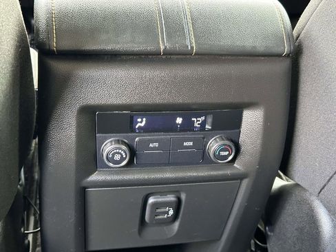 Used 2021 Chevrolet Traverse LS FWD image 15