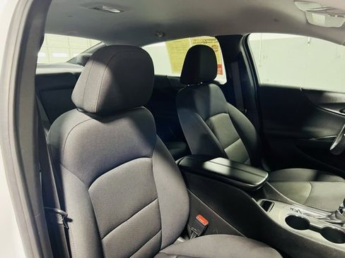 Used 2024 Chevrolet Malibu LT image 32