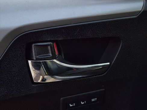 Used 2017 Toyota RAV4 Platinum FWD image 14
