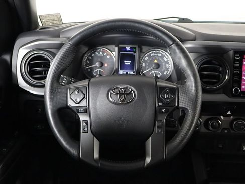 Used 2022 Toyota Tacoma TRD Off-Road AWD/4WD image 7