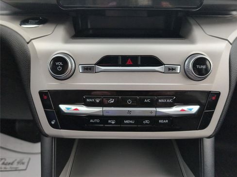 Used 2024 Ford Explorer XLT w/ Equipment Group 202A image 28