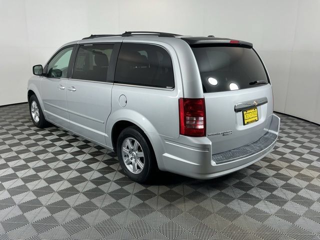 Used 2008 Chrysler Town & Country Touring FWD image 7