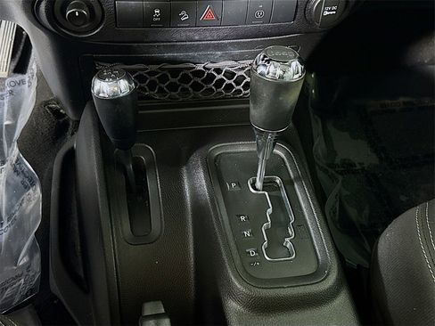 Used 2016 Jeep Wrangler Unlimited Sahara image 7