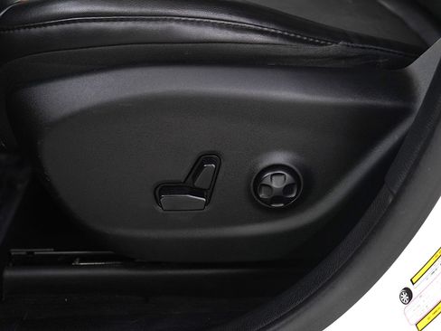 Used 2019 Jeep Cherokee Trailhawk w/ Cold Weather Group image 28