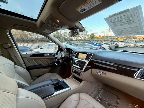 Used 2016 Mercedes-Benz GL 450 4MATIC image 26