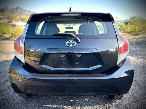 Used 2016 Toyota Prius C Two image 6