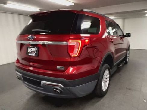 Used 2016 Ford Explorer XLT w/ Equipment Group 202A FWD image 8
