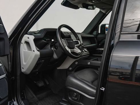 Used 2024 Land Rover Defender 110 SE image 28