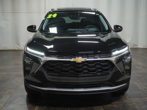 Used 2024 Chevrolet Trax LT w/ Sunroof Package FWD image 8