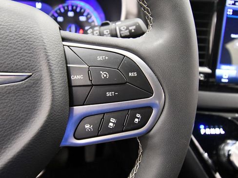 Used 2025 Chrysler Pacifica Select FWD image 20