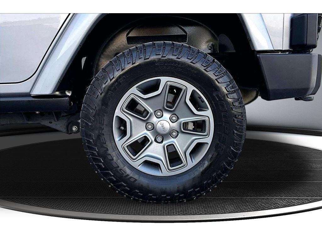 Used 2017 Jeep Wrangler Unlimited Rubicon w/ Connectivity Group AWD/4WD image 40