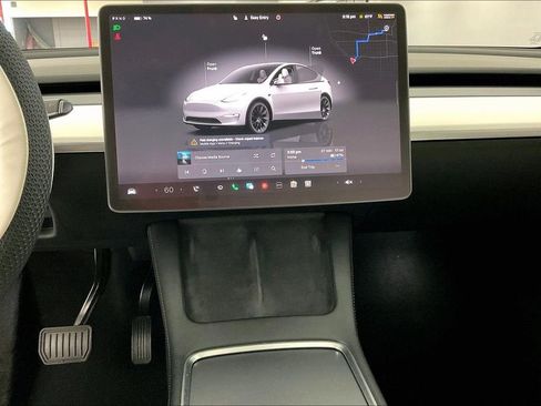 Used 2022 Tesla Model Y Long Range image 15