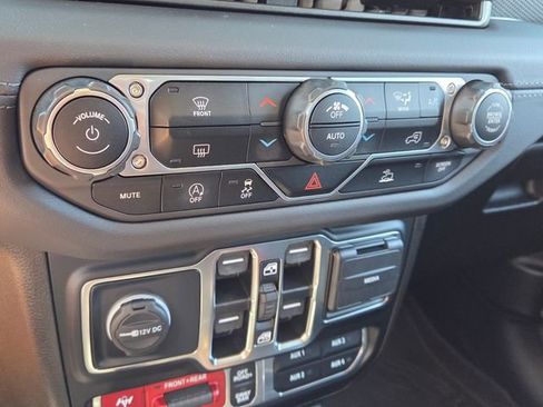 Used 2024 Jeep Gladiator Rubicon AWD/4WD image 21