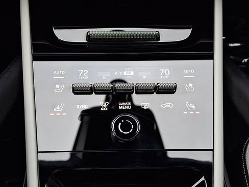 Certified 2026 Porsche Cayenne Coupe image 22