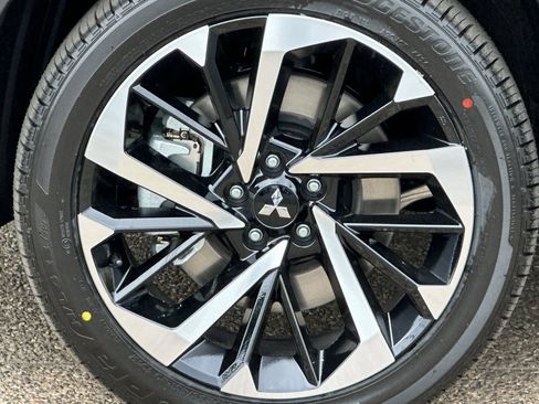 New 2025 Mitsubishi Outlander SEL image 26