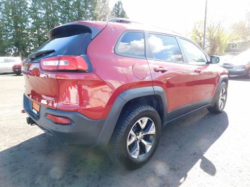 Used 2017 Jeep Cherokee Trailhawk image 2
