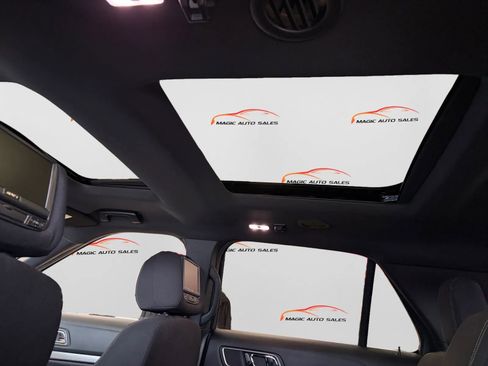 Used 2018 Ford Explorer XLT w/ Equipment Group 201A AWD/4WD image 35