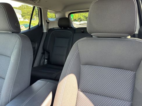 Used 2024 GMC Terrain SLE image 21