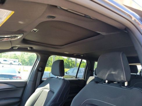 Used 2025 Jeep Grand Cherokee L Laredo RWD image 23