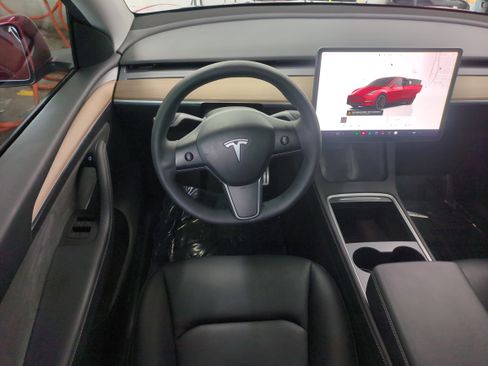 Used 2023 Tesla Model Y Performance image 17