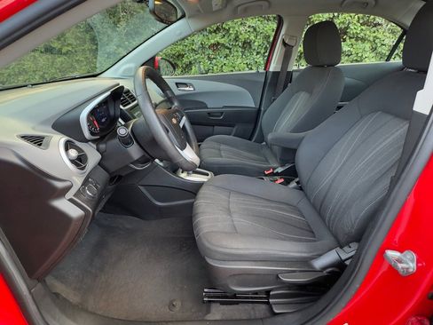 Used 2017 Chevrolet Sonic LT image 9