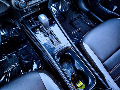 Used 2023 Nissan Kicks SR w/ SR Premium Package image 18