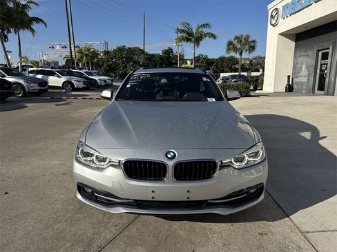 Used 2018 BMW 330i xDrive Wagon image 9