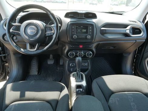 Used 2017 Jeep Renegade Latitude w/ Popular Equipment Group AWD/4WD image 22