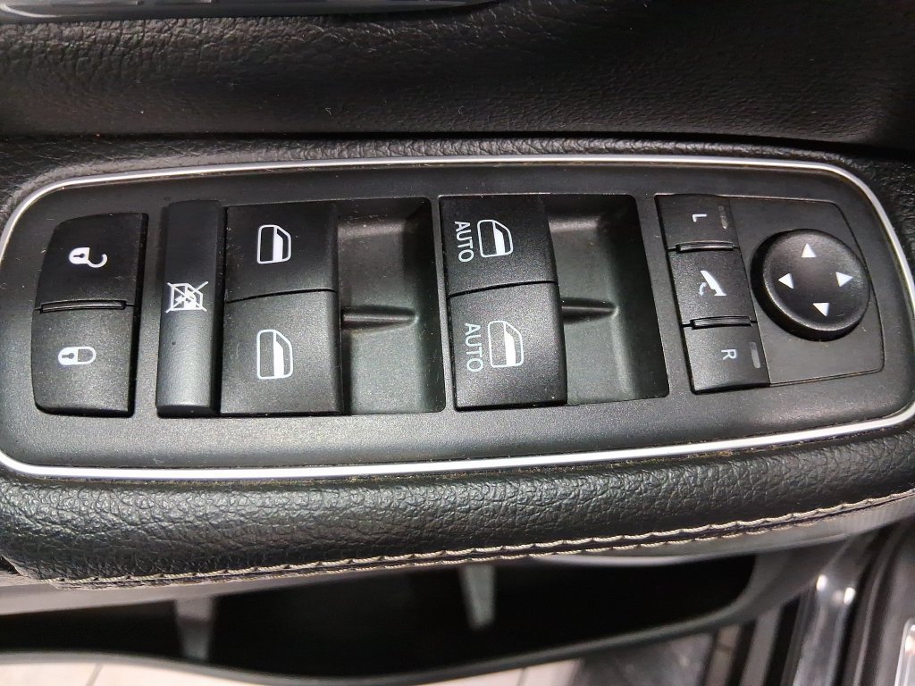 Used 2021 RAM 1500 Laramie AWD/4WD image 18