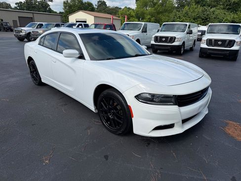 Used 2015 Dodge Charger SXT RWD image 6