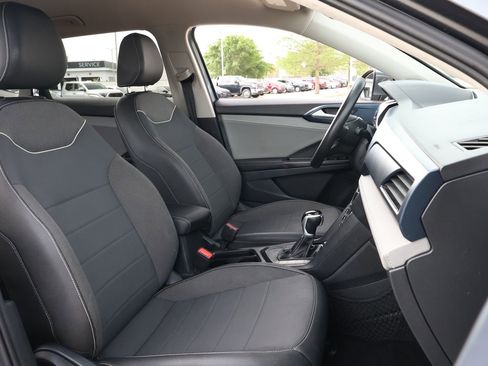 Used 2024 Volkswagen Taos SE image 31