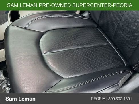 Used 2023 Chrysler Pacifica Touring-L image 18