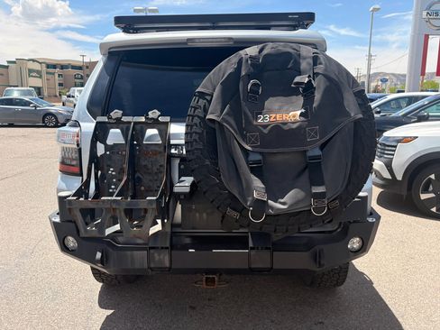 Used 2018 Toyota 4Runner TRD Off-Road Premium AWD/4WD image 4
