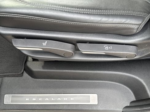 Used 2022 Cadillac Escalade ESV Premium Luxury Platinum w/ Heavy-Duty Trailer Package image 20