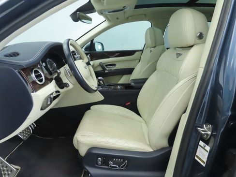 Used 2019 Bentley Bentayga V8 image 20