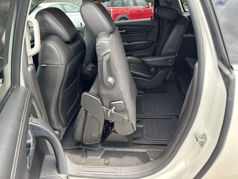 Used 2014 Chevrolet Traverse LT FWD image 12