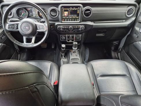 Used 2022 Jeep Wrangler Unlimited Sahara w/ Cold Weather Group AWD/4WD image 11