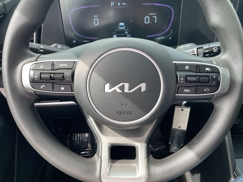 Used 2025 Kia Sportage LX image 22