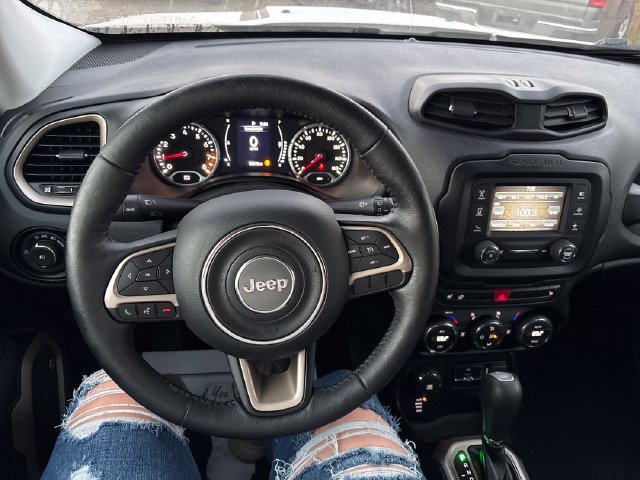 Used 2017 Jeep Renegade Latitude w/ Popular Equipment Group AWD/4WD image 10